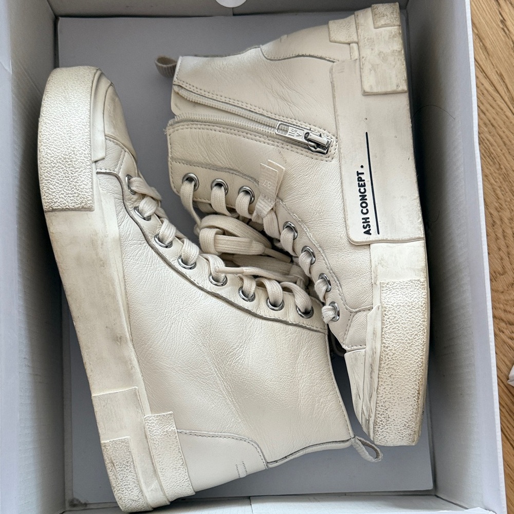 Ash Cream/off white leather lace up High-Top Sneakers 37 7 with zipper